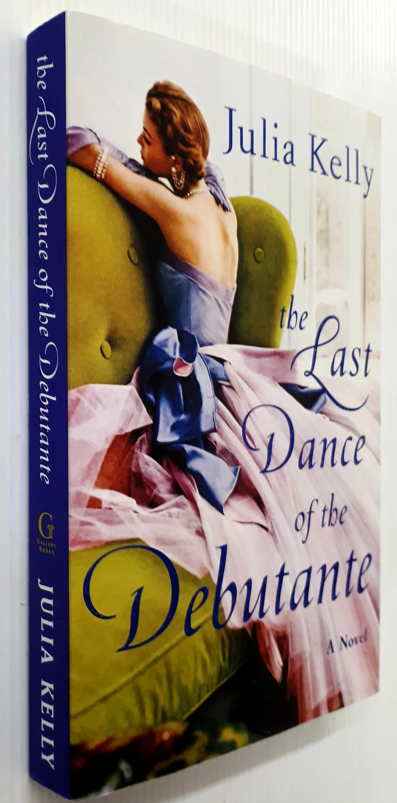 THE LAST DANCE OF THE DEBUTANTE - Julia Kelly